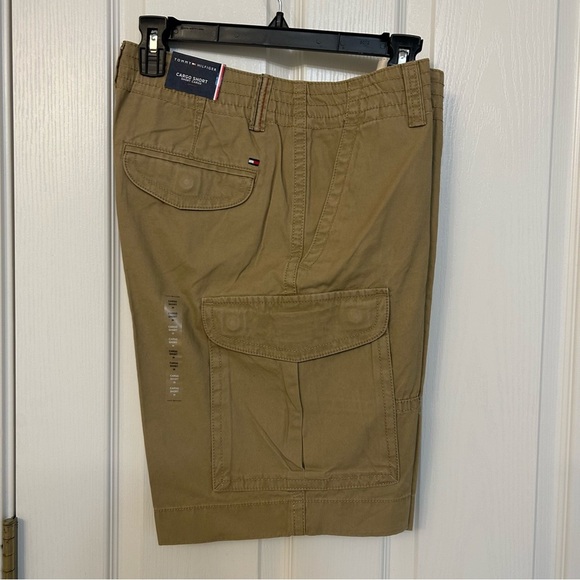 Tommy Hilfiger Men's Essential 10" Solid Cargo Shorts in Khaki Size 30 - Picture 4 of 10